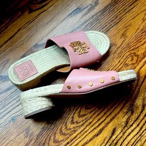 Tory Burch Sandals! Beautiful color that matches every skin tone, 100% leather